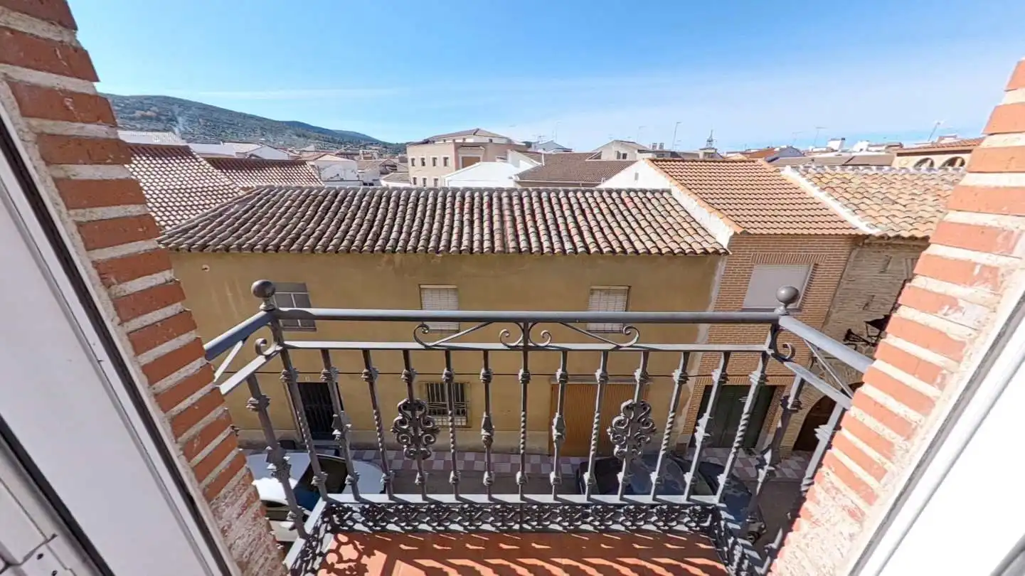 Vista exterior de Piso en venta en Navahermosa con Calefacción, Terraza y Amueblado