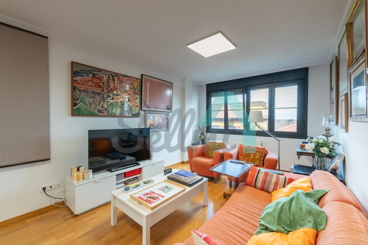Sala d'estar de Dúplex en venda en Gijón  amb Calefacció, Parquet i Traster