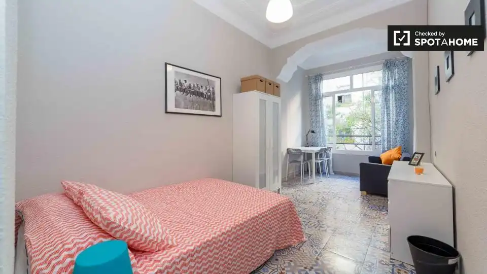 Schlafzimmer von Wohnung zur untervermieten in Valencia mit Klimaanlage, Heizung und Möbliert