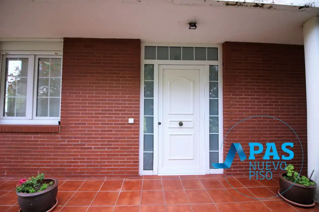 Vista exterior de Casa o xalet en venda en Santander amb Calefacció, Jardí privat i Terrassa