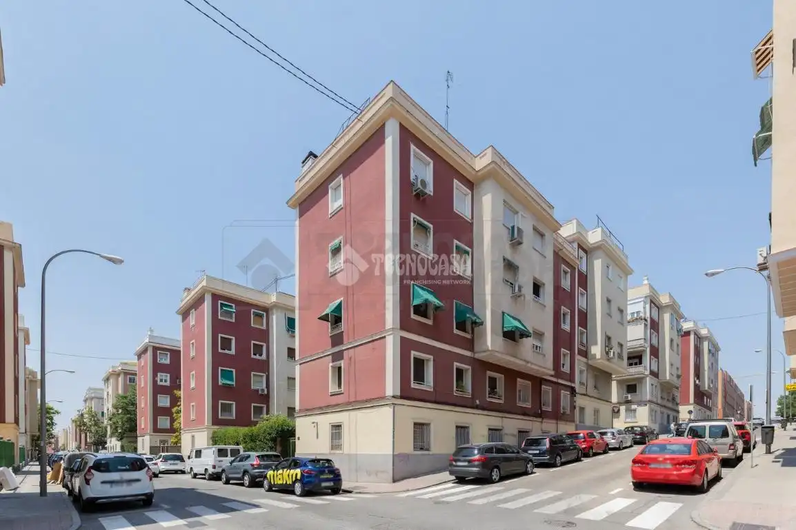 Vista exterior de Piso en venta en Madrid con Calefacción