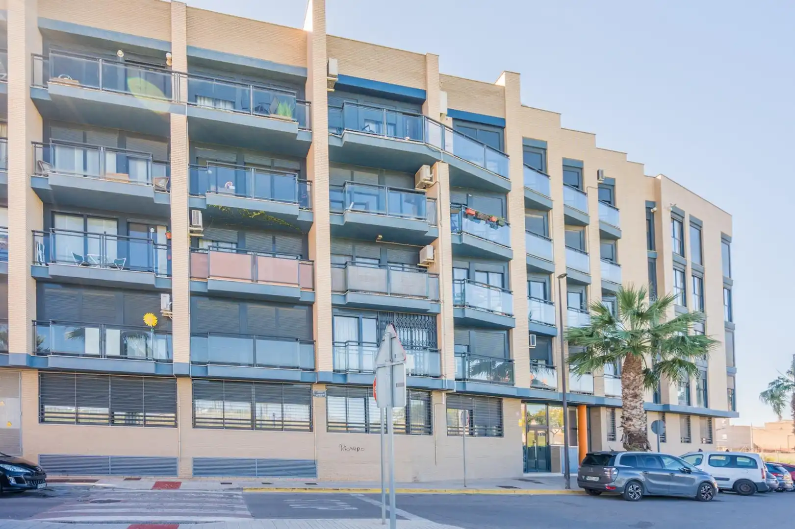 Exterior view of Flat for sale in La Pobla de Vallbona  with Air Conditioner, Heating and Terrace