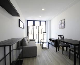 Sala d'estar de Apartament de lloguer en  Madrid Capital amb Aire condicionat