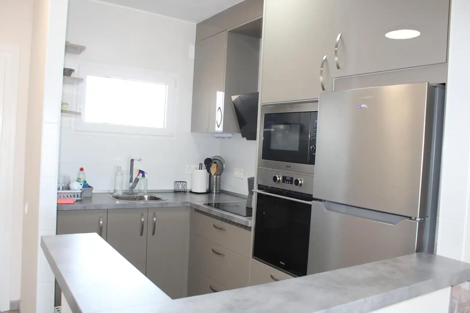 Cocina de Apartamento en venta en Roquetas de Mar con Aire acondicionado, Jardín privado y Piscina