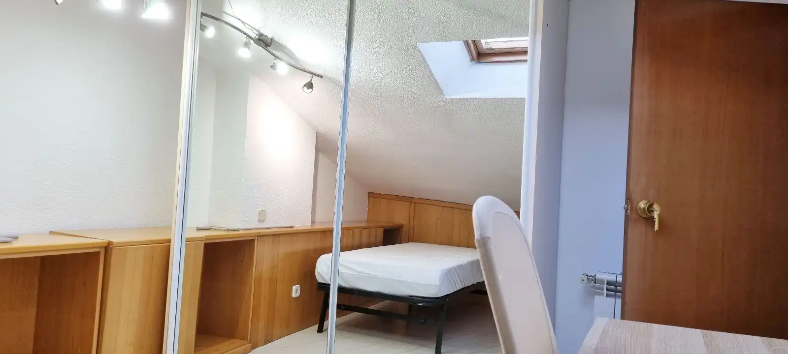 Dormitori de Casa adosada en venda en Villaviciosa de Odón amb Aire condicionat, Calefacció i Jardí privat