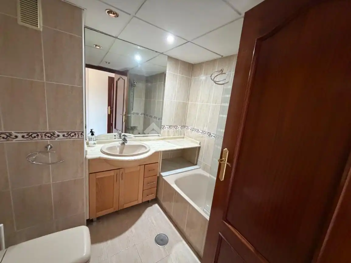 Badezimmer von Wohnung zum Verkauf in Jaén mit Terrasse