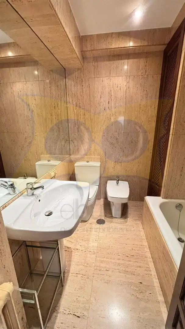 Baño de Piso de alquiler en Salamanca con Calefacción, Parquet y Terraza