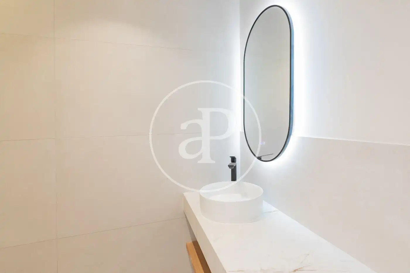 Flat for sale in Calle del Conde de Romanones, Embajadores - Lavapiés