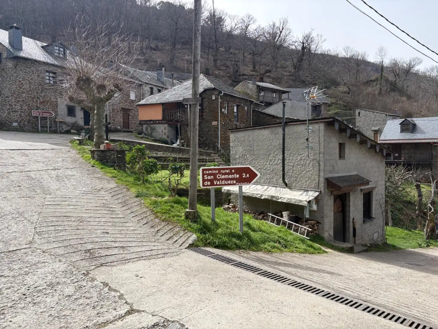 Vista exterior de Casa o xalet en venda en Ponferrada amb Calefacció, Terrassa i Moblat