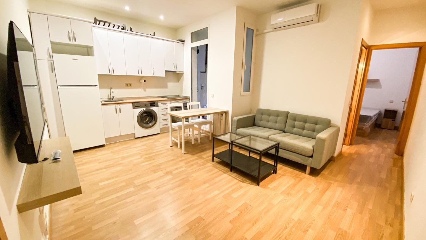 Sala d'estar de Planta baixa de lloguer en  Madrid Capital amb Aire condicionat, Terrassa i Moblat