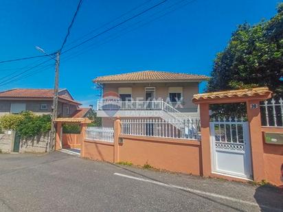 Vista exterior de Casa o xalet en venda en Vigo  amb Calefacció, Jardí privat i Terrassa