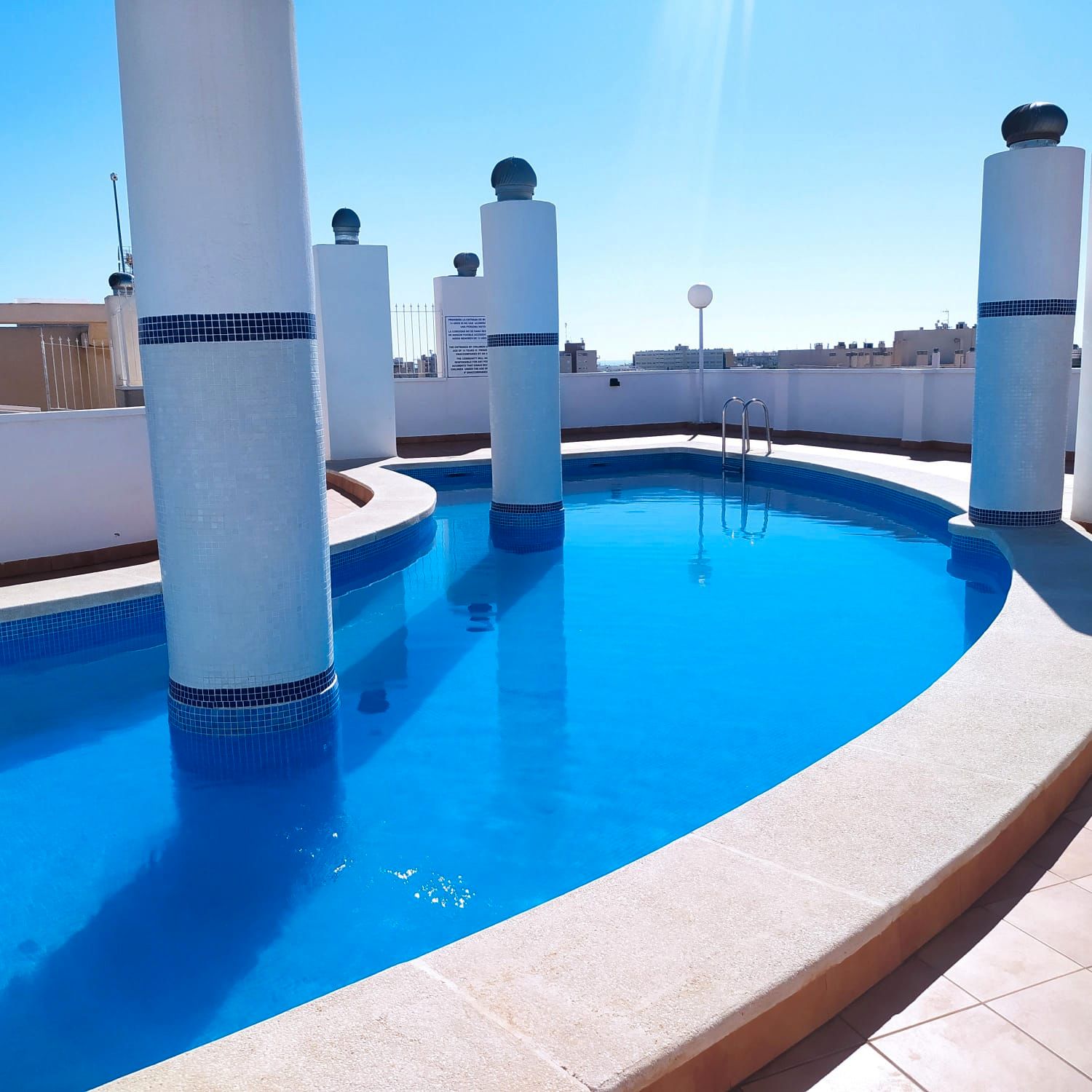 Piscina de Apartament en venda en Torrevieja amb Aire condicionat, Moblat i Forn