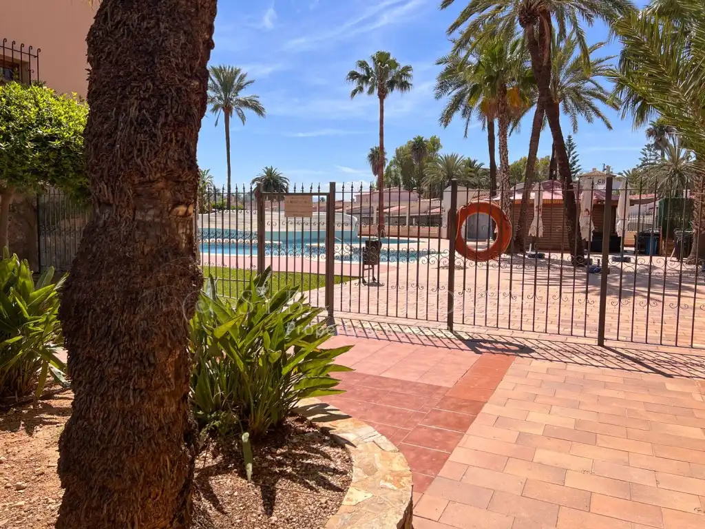 Piscina de Apartamento de alquiler en Dénia con Aire acondicionado, Jardín privado y Piscina