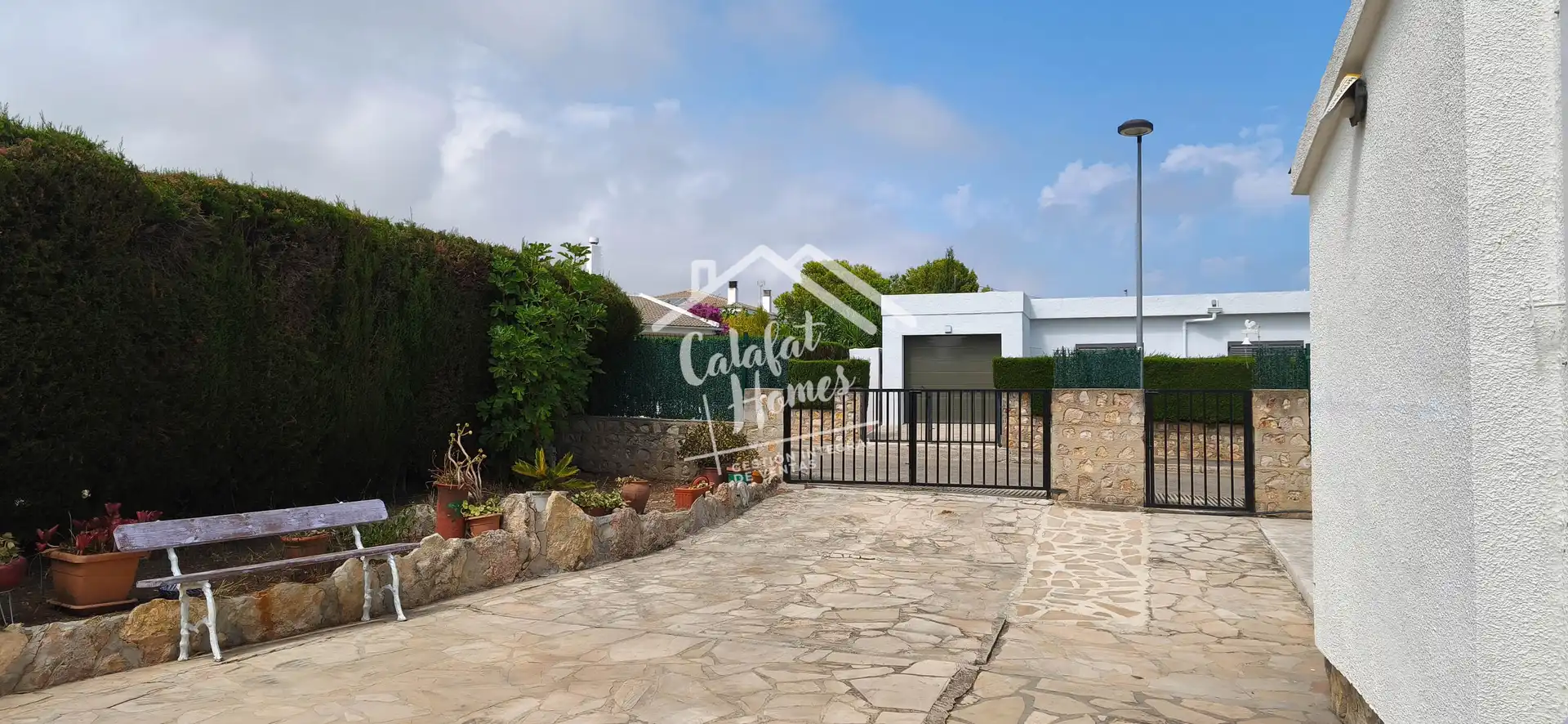 Vista exterior de Casa o xalet en venda en L'Ametlla de Mar  amb Aire condicionat, Calefacció i Jardí privat
