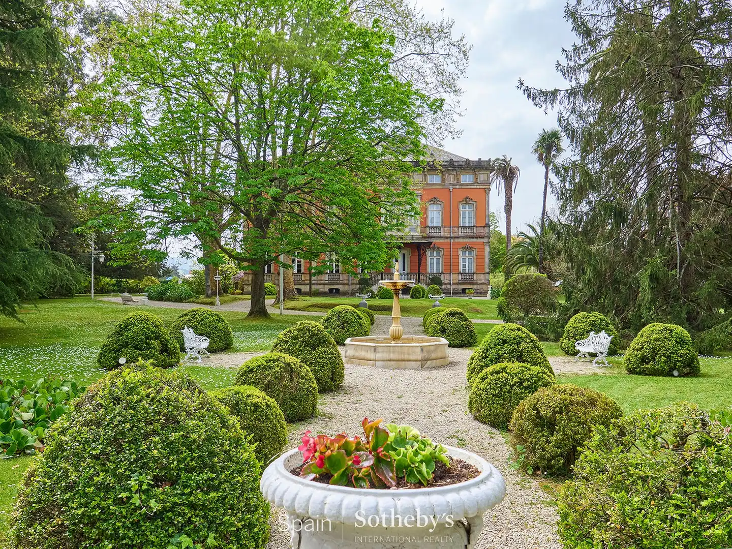 Jardí de Casa o xalet en venda en Gijón  amb Calefacció, Jardí privat i Terrassa