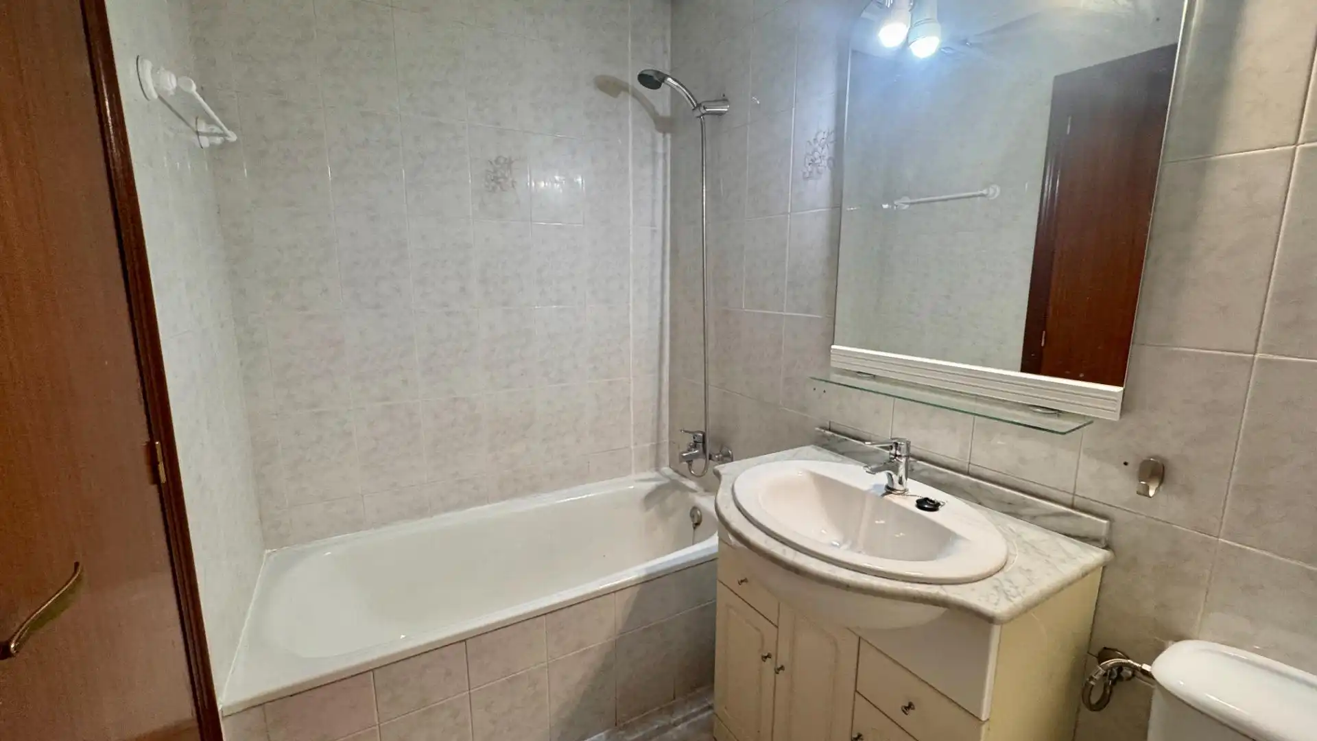 Baño de Piso de alquiler en Murcia con Aire acondicionado, Terraza y Amueblado