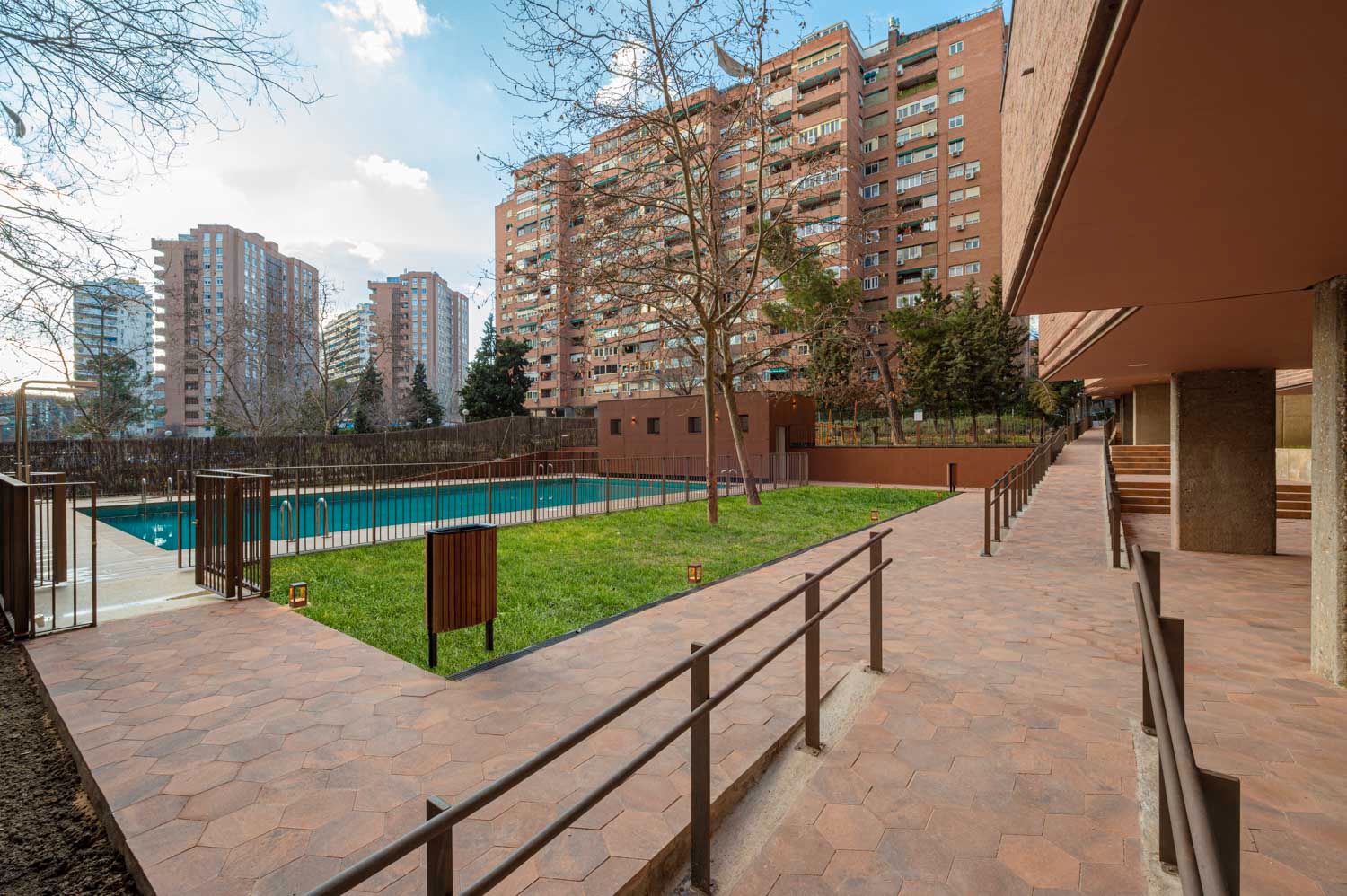 Exterior view of Flat for sale in  Madrid Capital  with Air Conditioner, Parquet flooring and Terrace