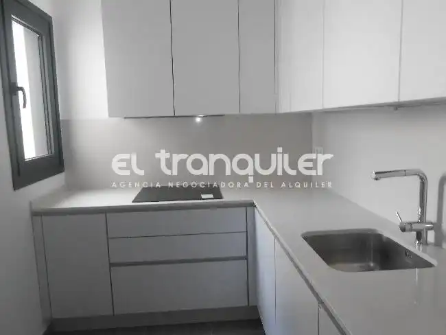 Cuina de Pis de lloguer en Madrid amb Aire condicionat, Terrassa i Piscina