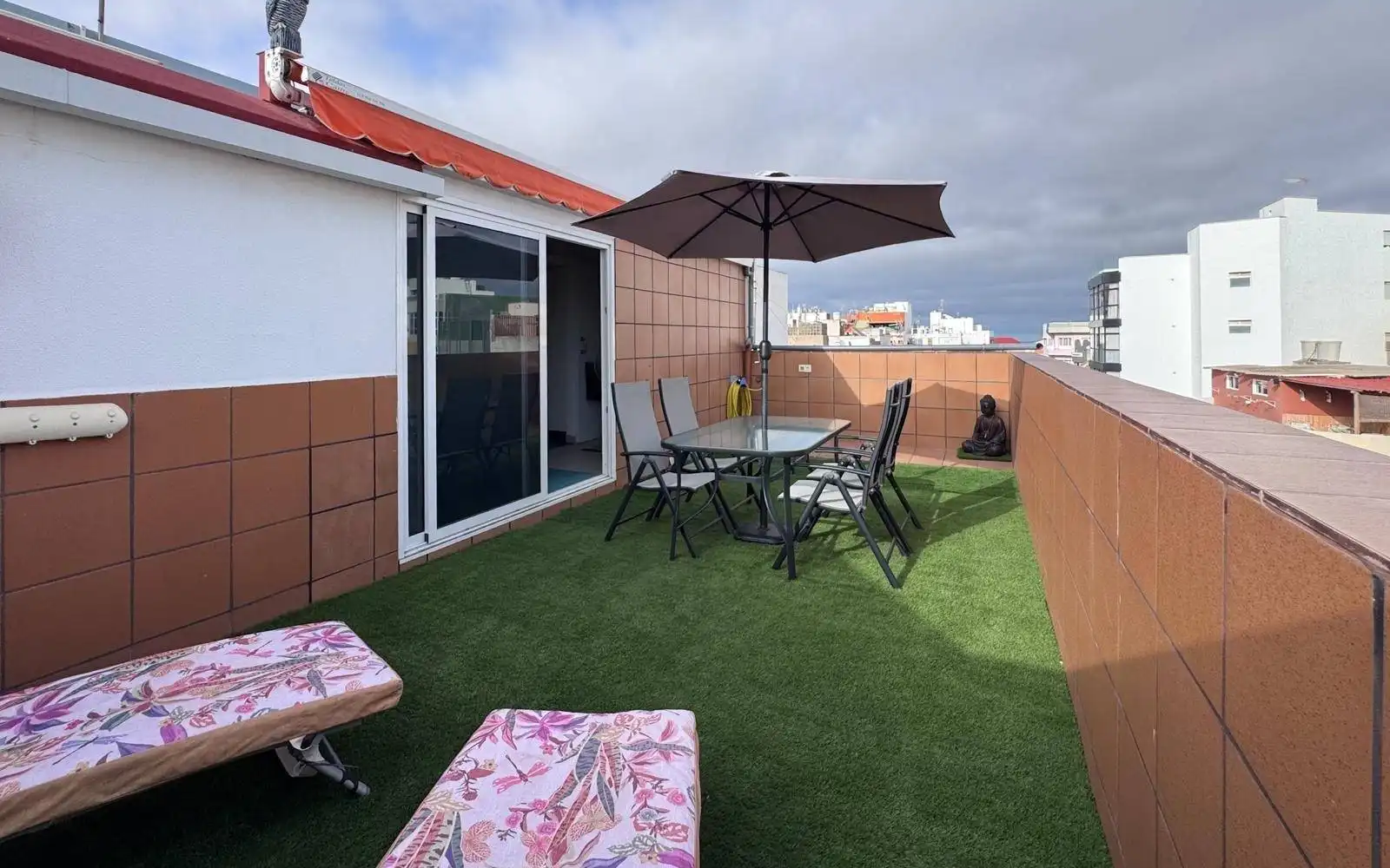 Terrasse von Einfamilien-Reihenhaus zum Verkauf in Telde mit Terrasse, Abstellraum und Balkon