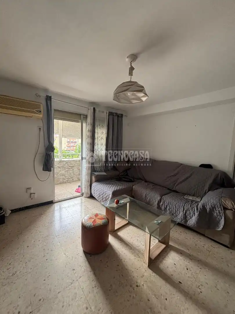 Sala de estar de Piso en venta en Alcalá de Guadaira con Aire acondicionado y Balcón