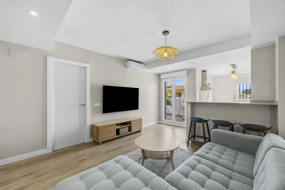 Sala de estar de Apartamento en venta en Benalmádena con Aire acondicionado, Calefacción y Amueblado
