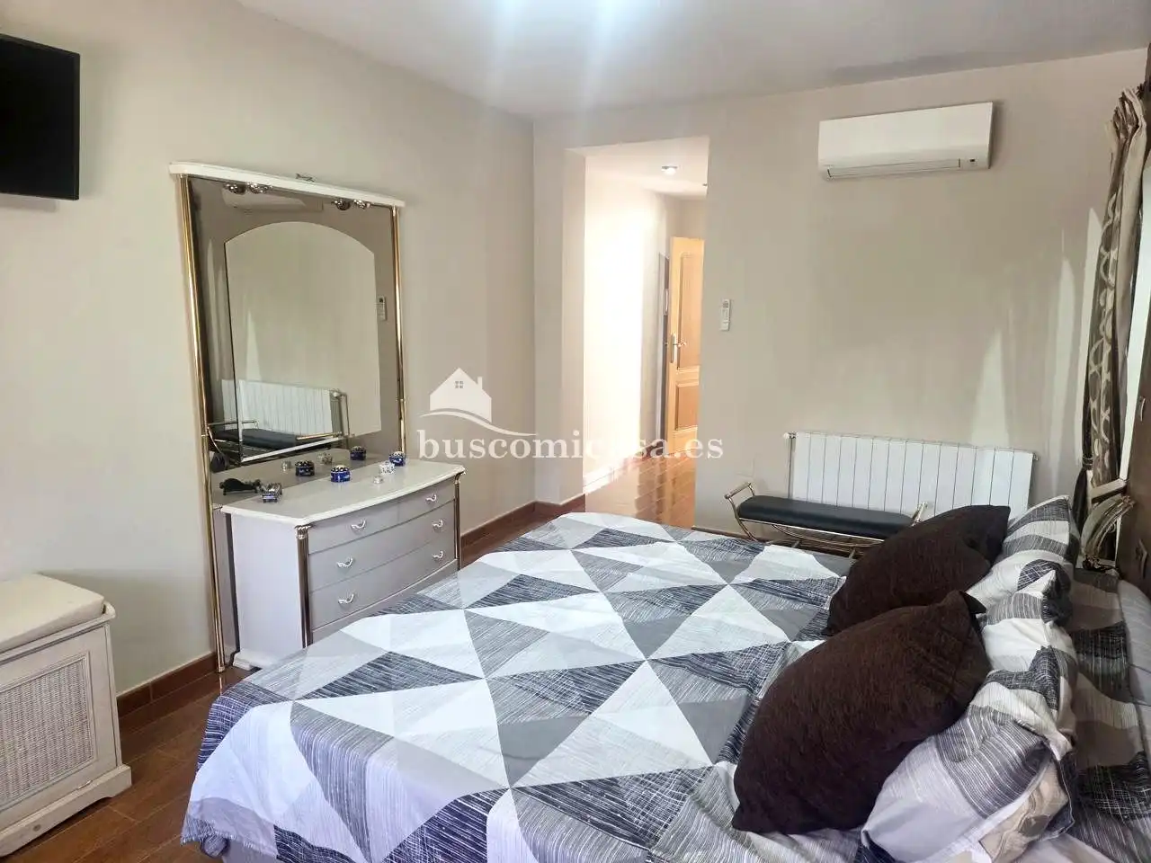 Dormitori de Casa adosada en venda en Torredonjimeno amb Aire condicionat, Calefacció i Piscina