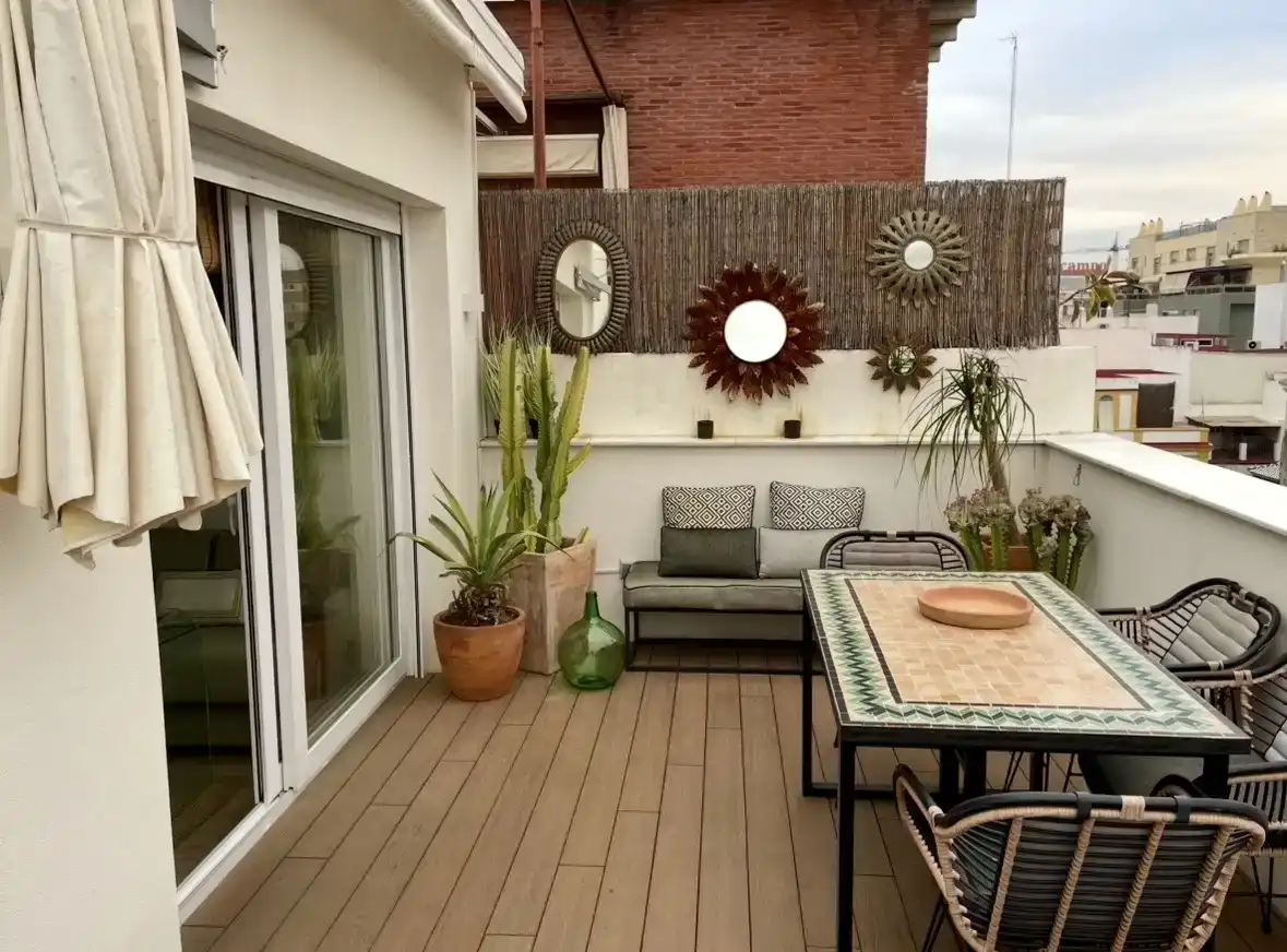 Terrassa de Pis en venda en  Sevilla Capital amb Aire condicionat, Piscina i Balcó