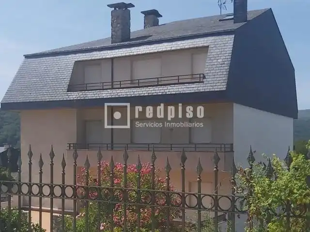 Vista exterior de Pis en venda en Viana do Bolo