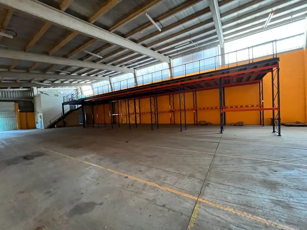 Nau industrial en venda en Santiago de Compostela 