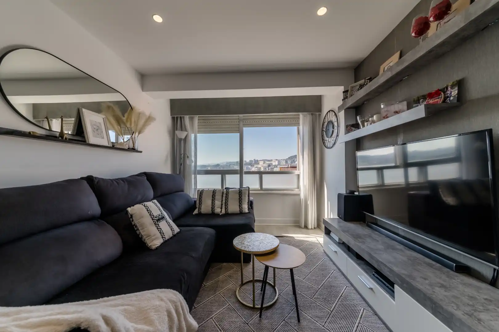 Sala de estar de Piso en venta en Oleiros con Calefacción, Parquet y Horno