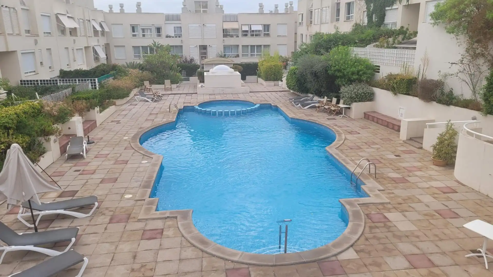 Schwimmbecken von Wohnung zum Verkauf in  Palma de Mallorca mit Klimaanlage, Heizung und Parkett