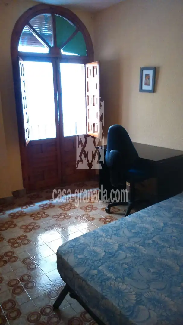 Schlafzimmer von Wohnung zum Verkauf in Granada mit Möbliert und Balkon