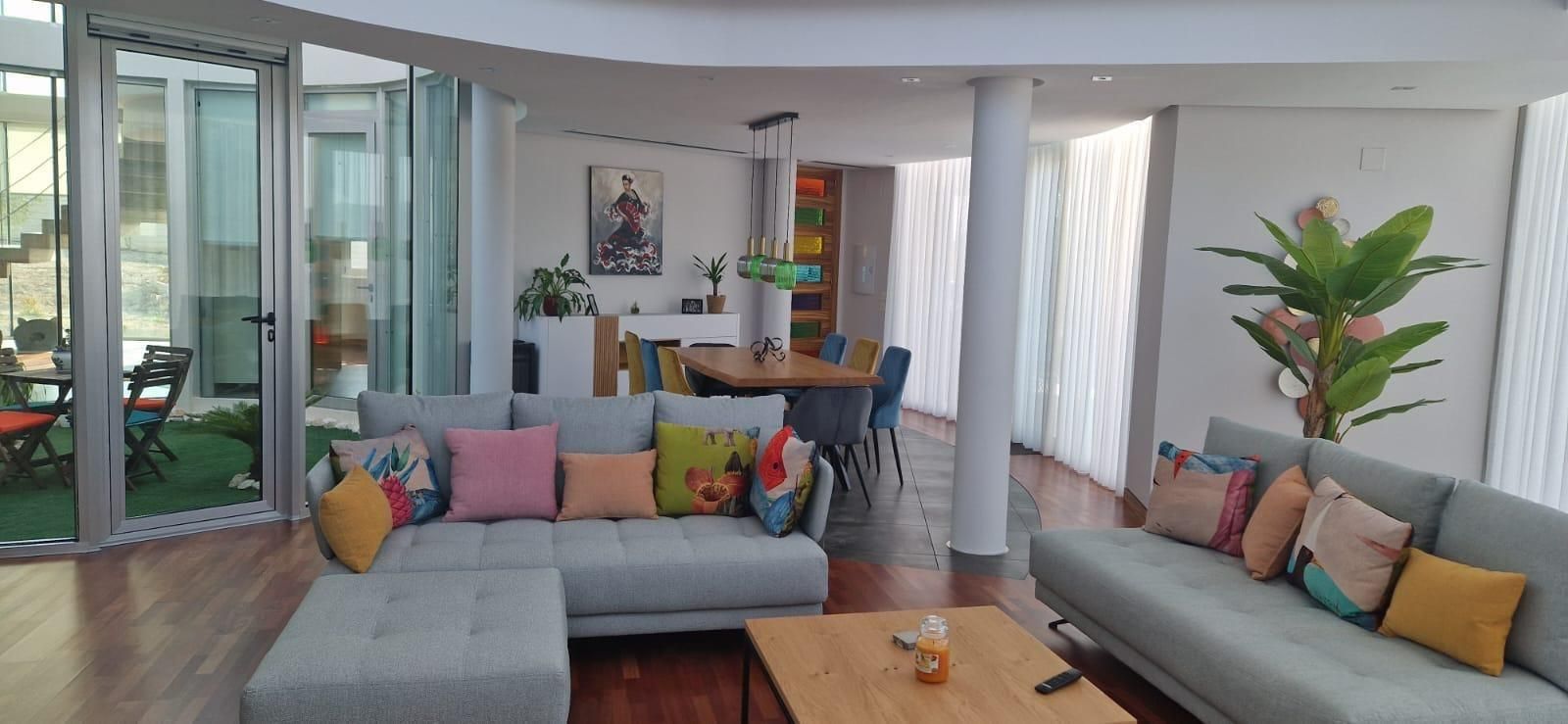 Sala d'estar de Casa o xalet en venda en Elda amb Aire condicionat, Jardí privat i Terrassa