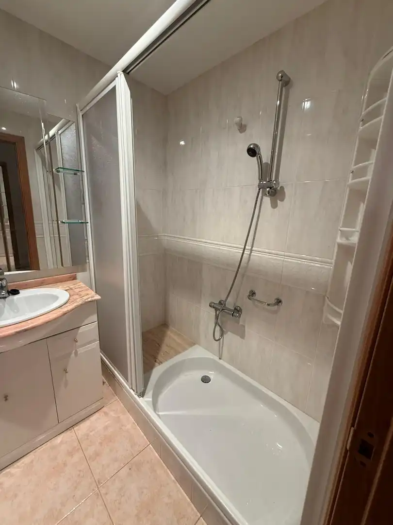 Badezimmer von Wohnung zum Verkauf in Alcolea de Cinca mit Klimaanlage, Heizung und Terrasse