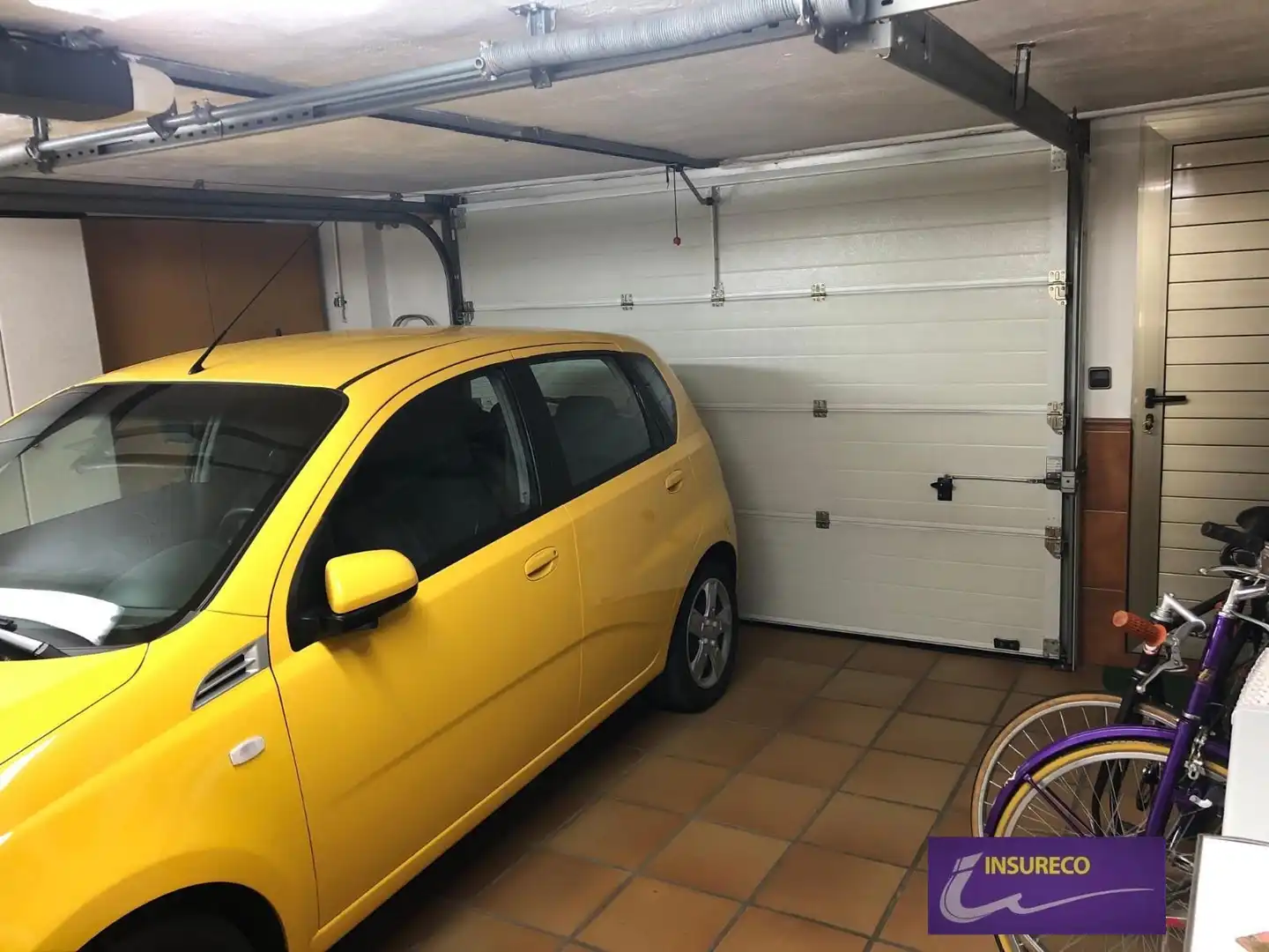 Aparcament de Casa o xalet en venda en León Capital  amb Calefacció, Jardí privat i Traster
