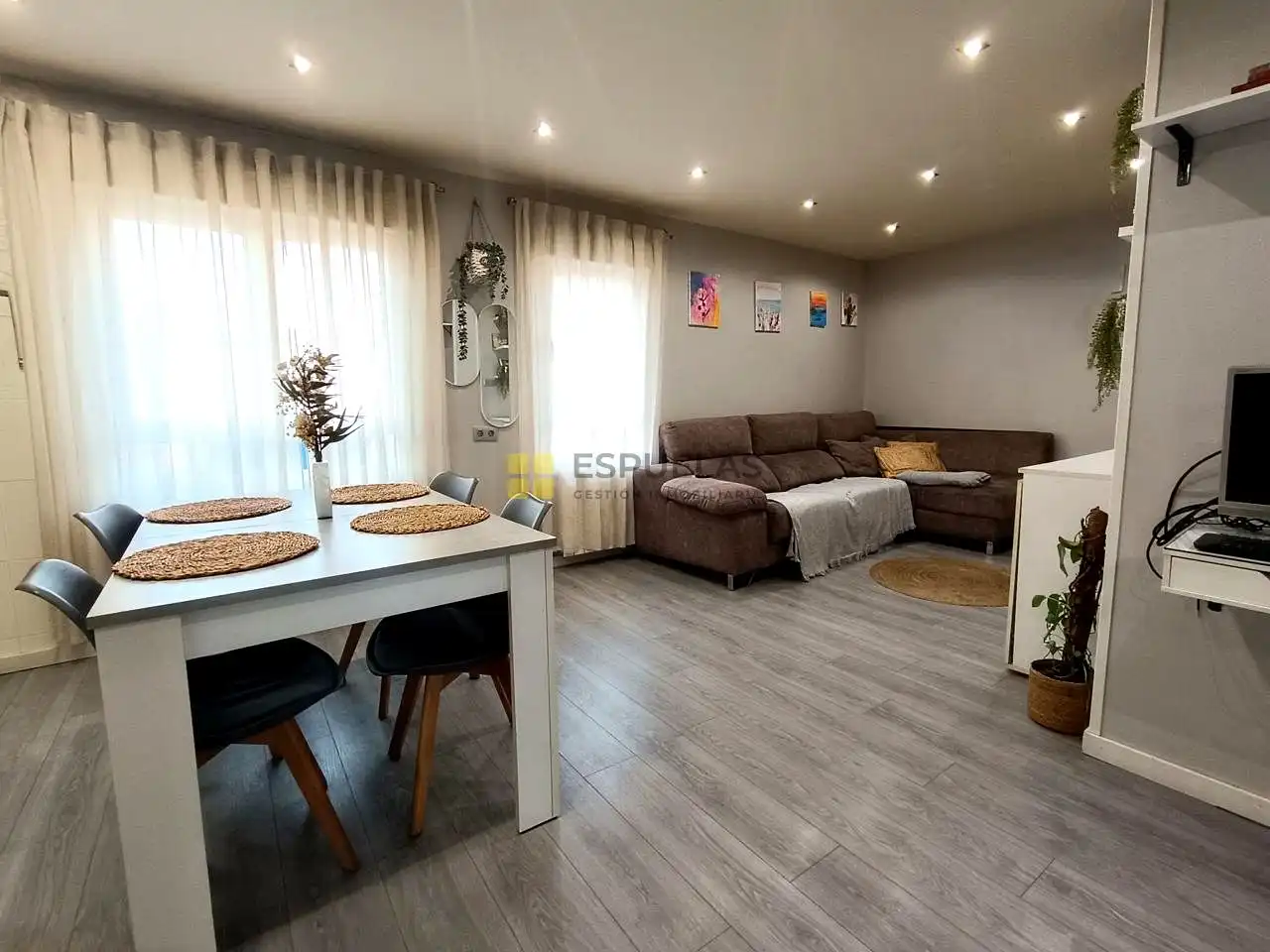 Sala de estar de Apartamento en venta en Quel con Calefacción, Parquet y Trastero