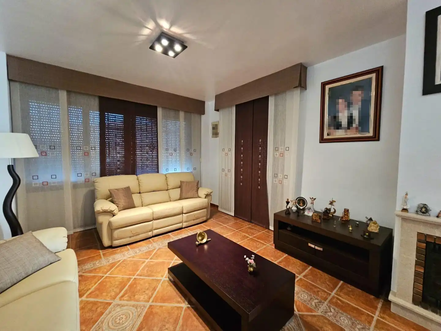 Sala d'estar de Casa o xalet en venda en Córdoba amb Aire condicionat, Calefacció i Jardí privat
