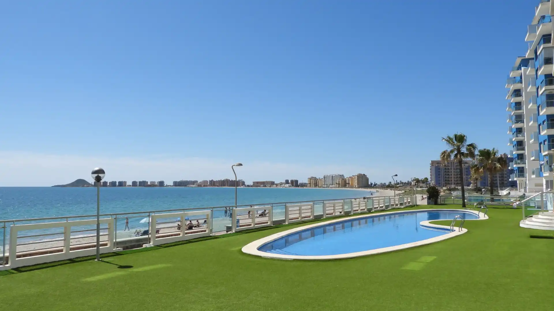 Piscina de Apartament en venda en La Manga del Mar Menor amb Aire condicionat, Calefacció i Terrassa