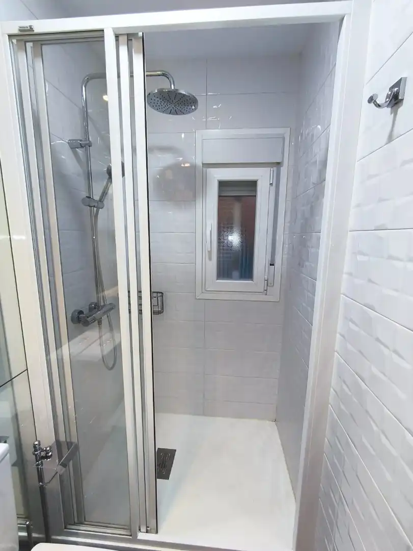Badezimmer von Wohnung zur untervermieten in Leganés mit Heizung, Möbliert und Waschmaschine