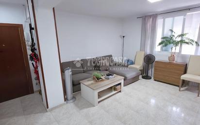 Living room of Flat for sale in  Madrid Capital