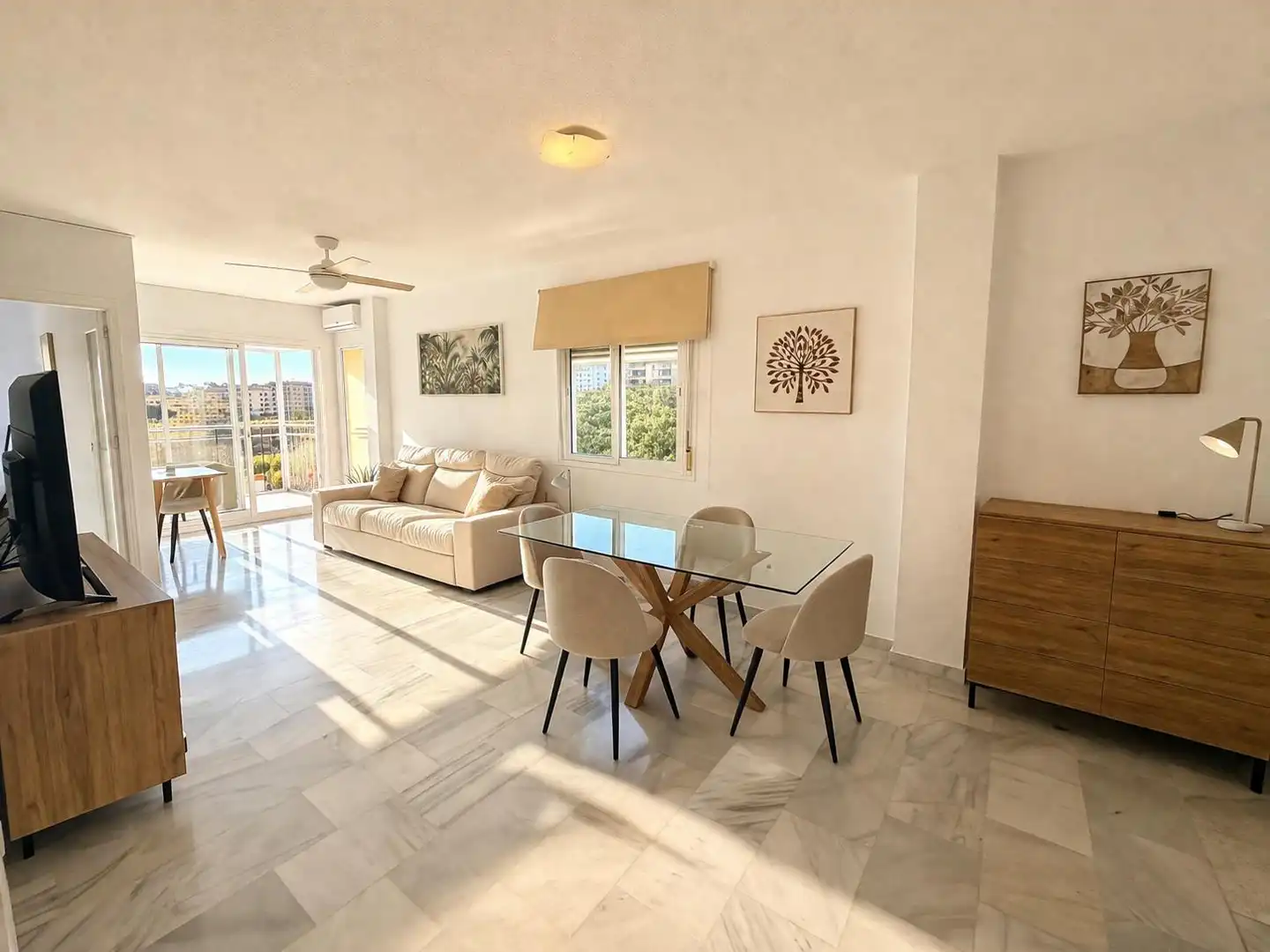 Comedor de Piso en venta en Fuengirola con Aire acondicionado, Terraza y Piscina comunitaria