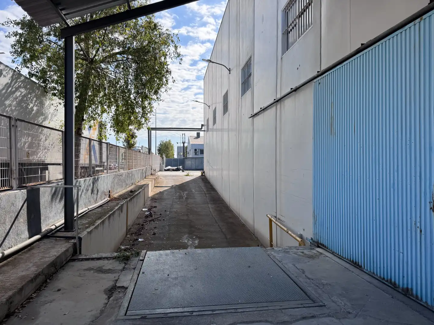 Vista exterior de Nave industrial en venta en Ceutí