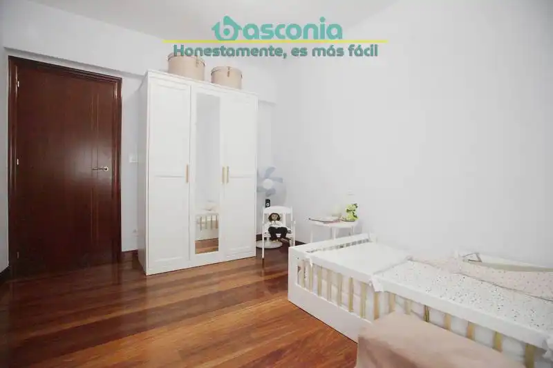 Habitación de Piso en venta en Basauri  con Amueblado y Balcón