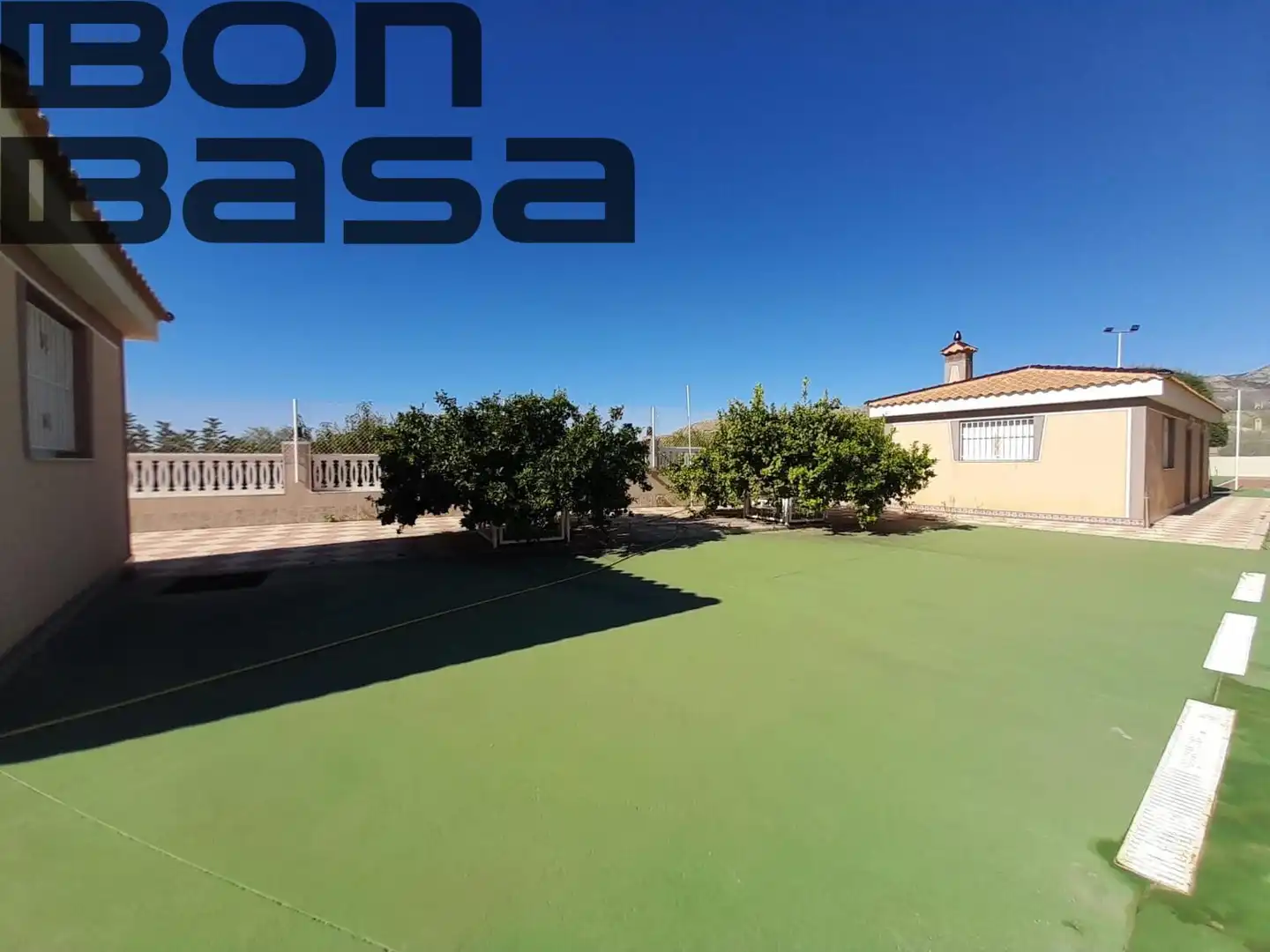 Vista exterior de Casa o xalet en venda en Alicante / Alacant amb Aire condicionat, Jardí privat i Piscina