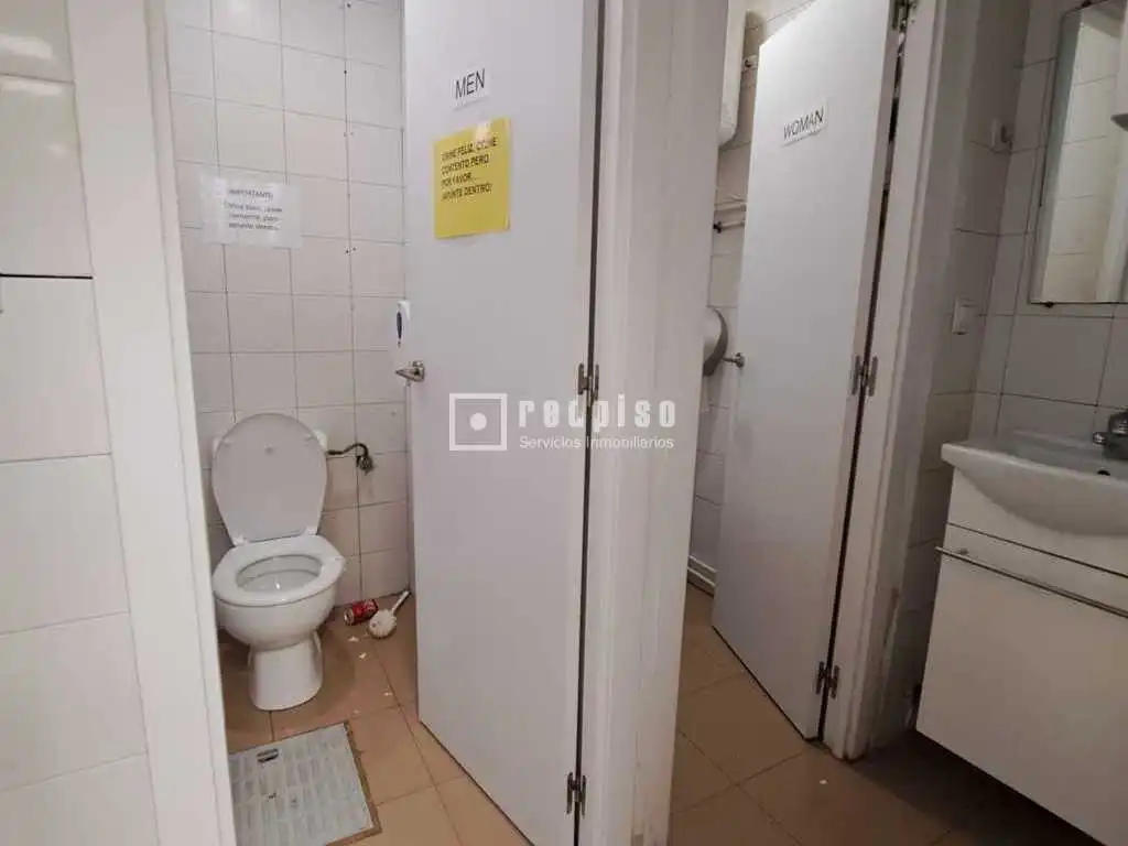 Badezimmer von Geschaftsraum zur Miete in Madrid mit Klimaanlage