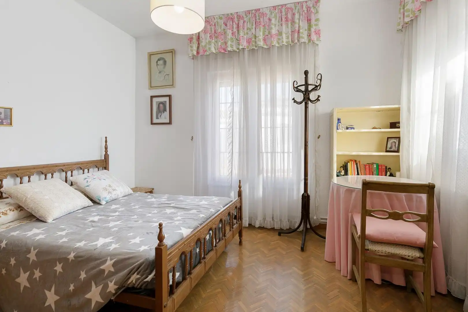 Dormitori de Casa o xalet en venda en Granada amb Aire condicionat, Calefacció i Jardí privat