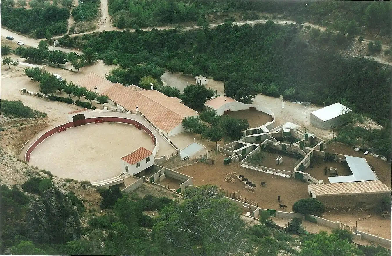 Vista exterior de Local en venda en Alfara de Carles amb Moblat