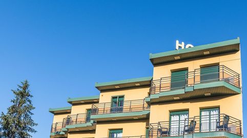 Edificio singular con hostal en funcionamiento, restaurante, bar con terraza y vivienda privada en el centro de Tremp, imatge 2