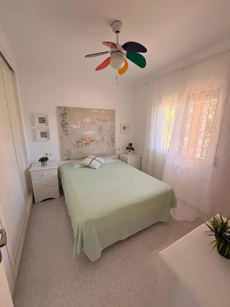 Dormitori de Apartament de lloguer en Torrox amb Terrassa i Piscina comunitària