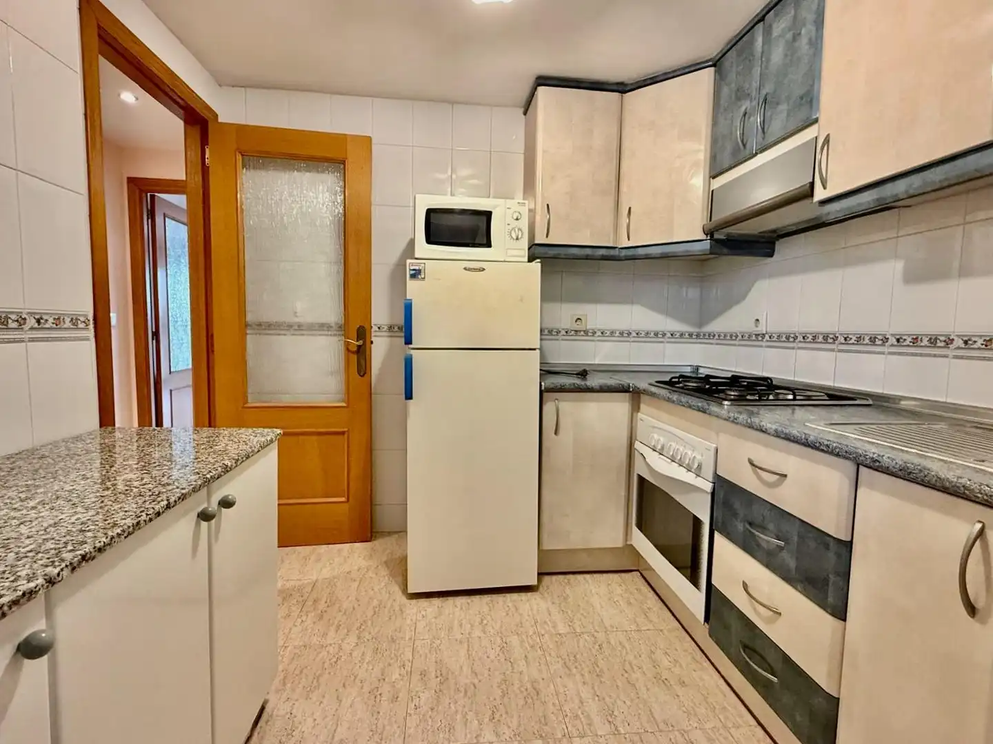 Cuina de Apartament en venda en Benidorm amb Aire condicionat, Calefacció i Jardí privat